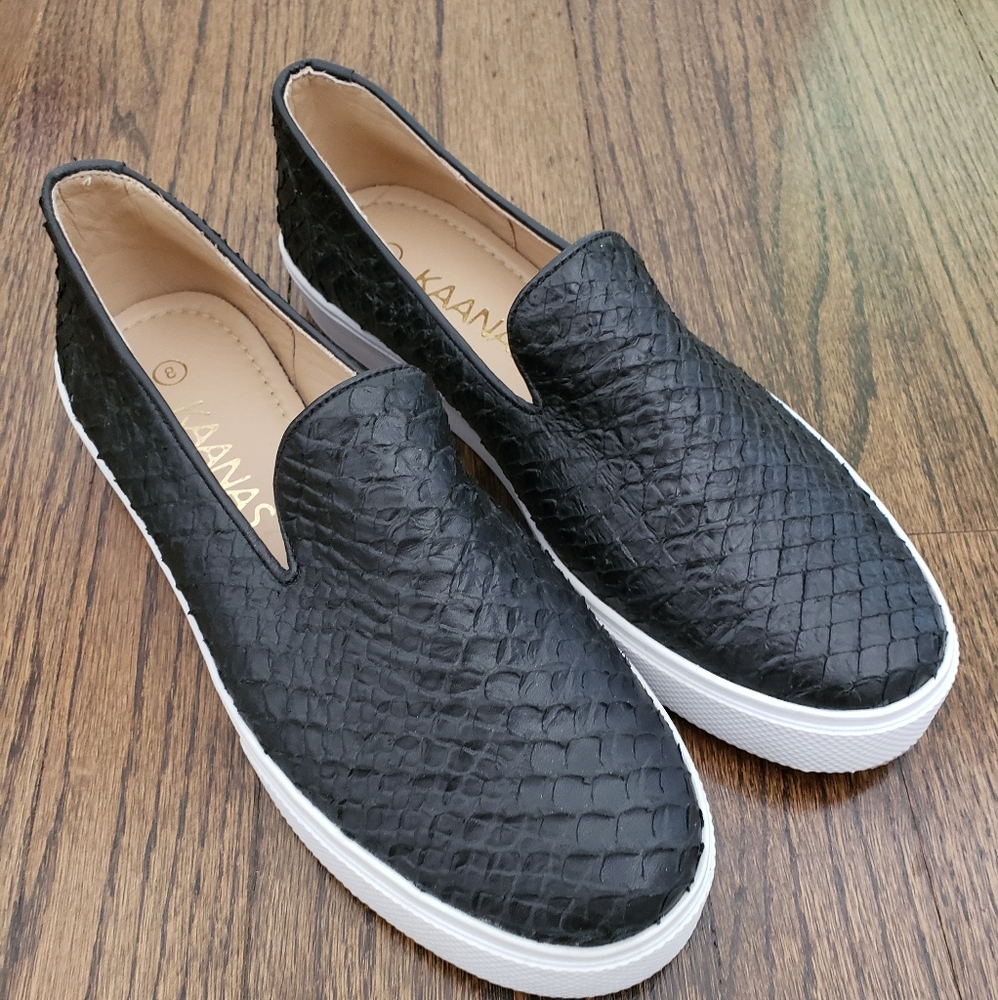 Slip-on Leather Sneaker